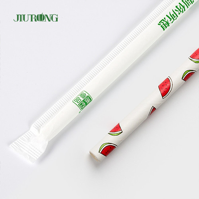 As palhas de papel Degradable amigáveis de Eco envolveram individualmente as palhas bebendo de papel