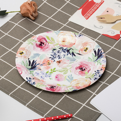 O partido biodegradável de gravação do dia da ação de graças das placas de papel fornece utensílios de mesa